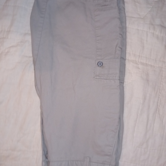 Calvin Klein Cargo Shorts - Picture 2 of 6